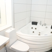 Badeværelse med spa